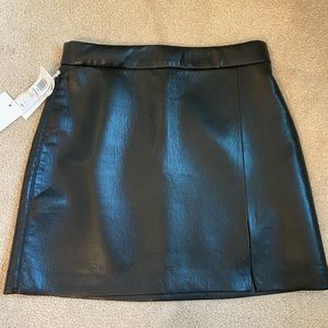Aritzia Leather Mini Skirt 🖤
